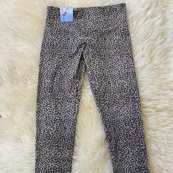 NWT ONZIE YOGA WEAR Women S/M Capri Legging Pant Cheetah Animal Print Run Gym - Picture 5 of 6
